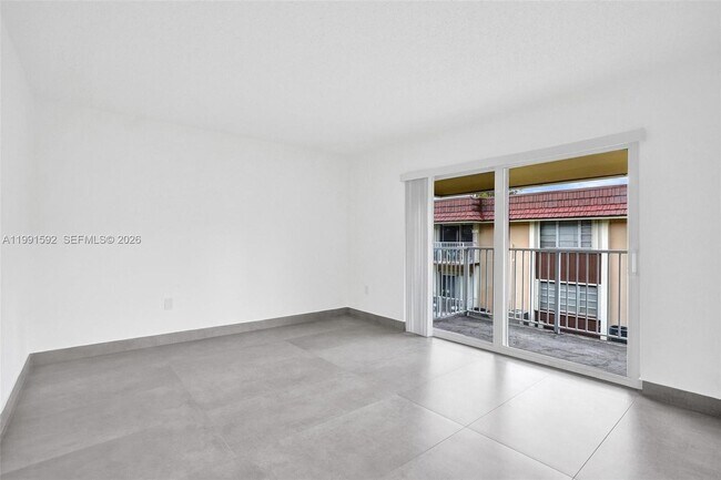 Building Photo - 5325 SW 77th Ct