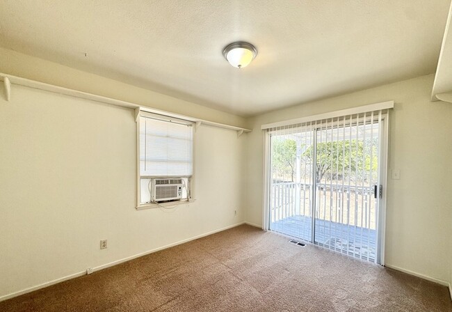 Building Photo - Quiet 3/2 with bonus room in El Dorado Hil...