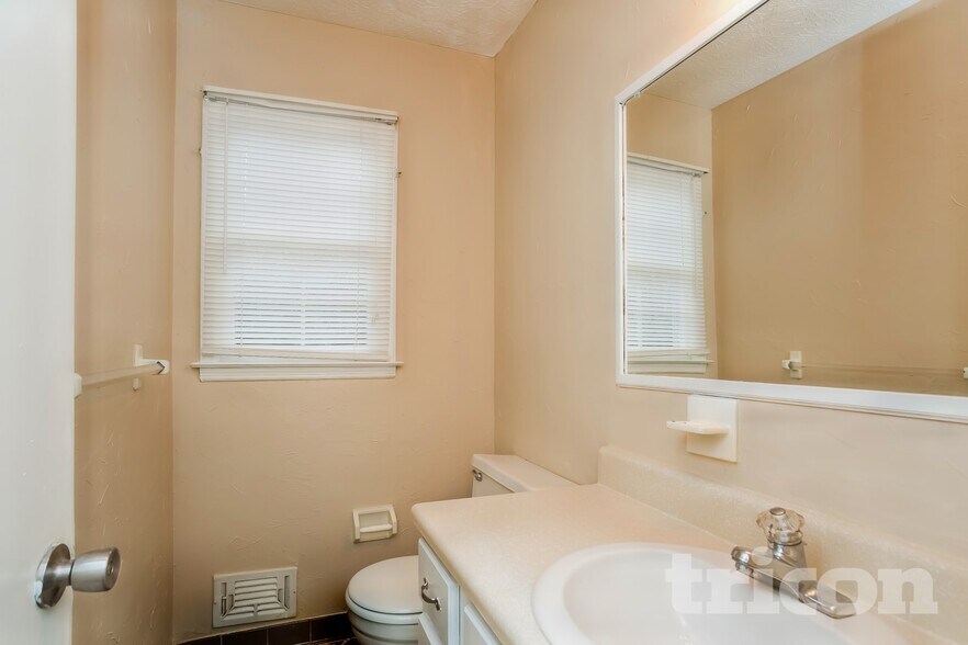 Building Photo - 1686 Underwood Dr SE