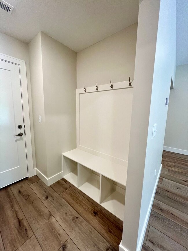 Building Photo - Newly built 3-bedroom duplex in Irvine Acres!