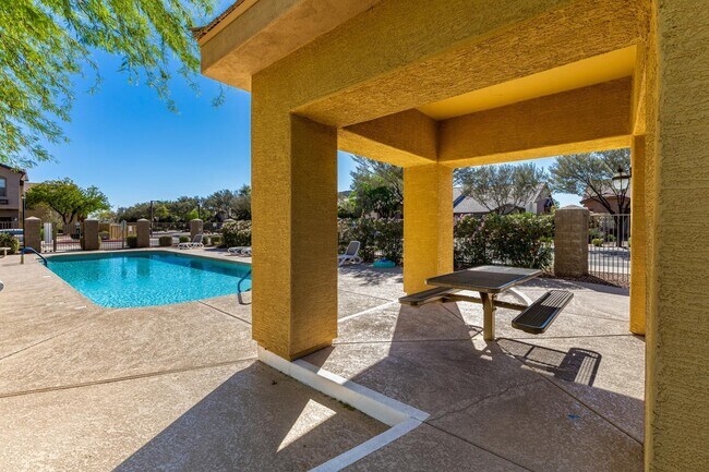 Building Photo - 2250 E Deer Valley Dr