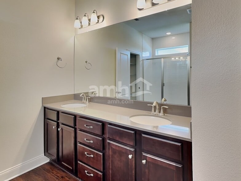 Building Photo - 990 Summer Stone Lp