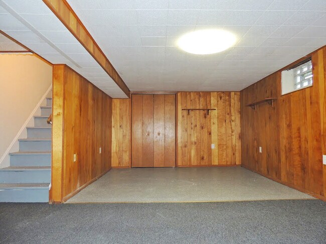 Building Photo - 3 Bedroom - 1.5 Bathroom Home for Rent!