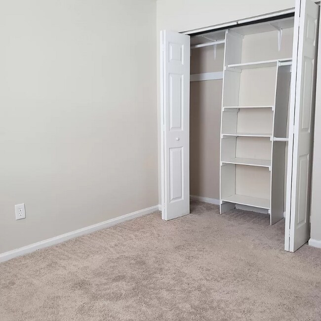 Building Photo - 1725 Olde Buckingham Rd