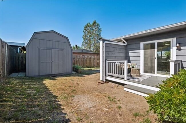 Building Photo - Beautifully Renovated 1 Bed, 1 Bath Home w...
