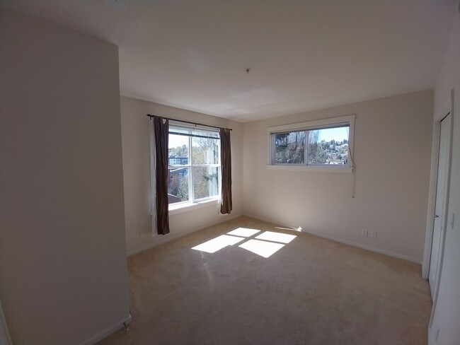 Building Photo - Beautiful 2 beds/1.75 baths condo in sough...