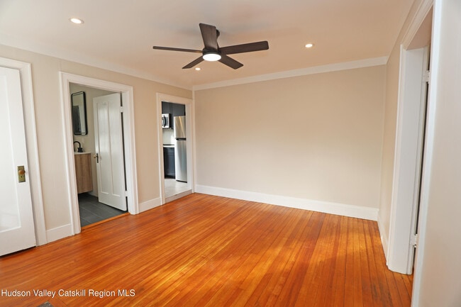 Building Photo - 340 Main St