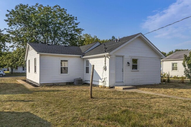 Building Photo - Paint Street Home