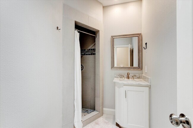 Building Photo - 2521 Benbrook Blvd