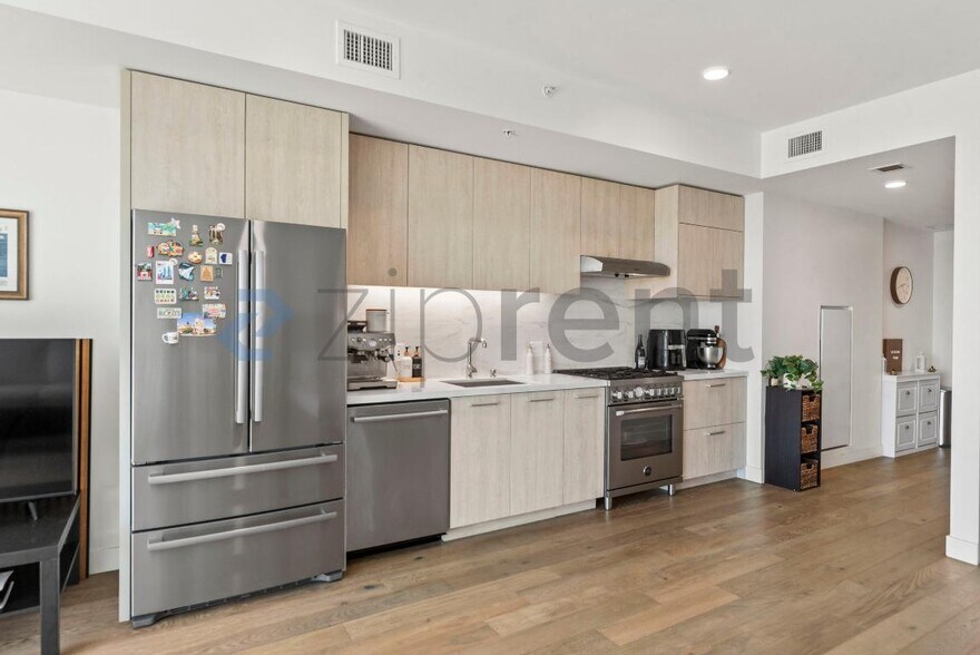 Building Photo - Unit 10710