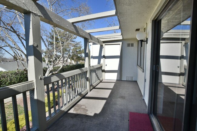 Building Photo - Sharp, Bright and Tranquil 2 Bedroom 2 Bath Condo in the Villages Community!