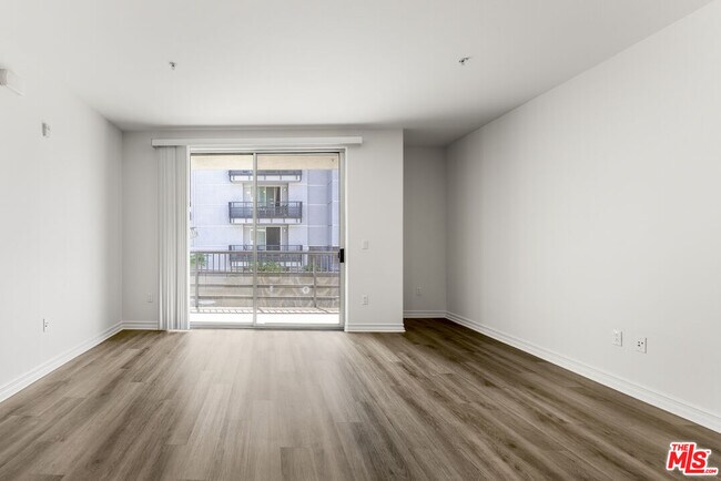 Building Photo - 629 Traction Ave