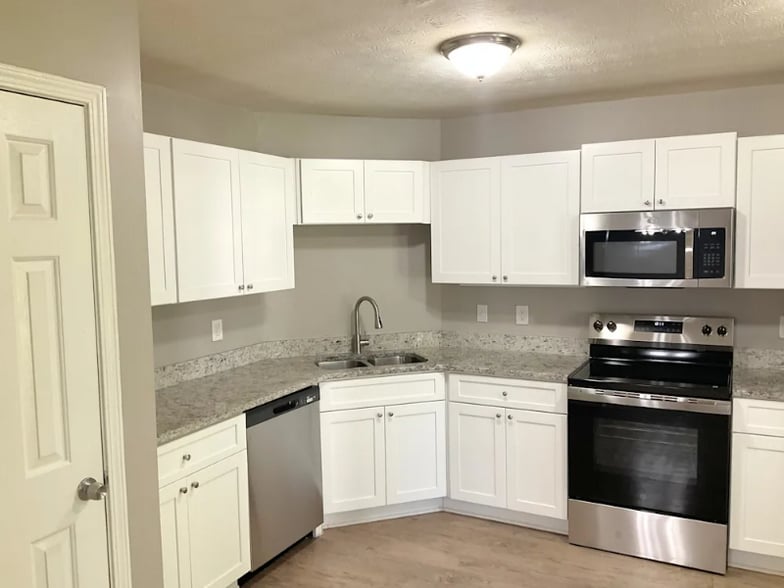 Building Photo - 2218 Sandspring Dr SW