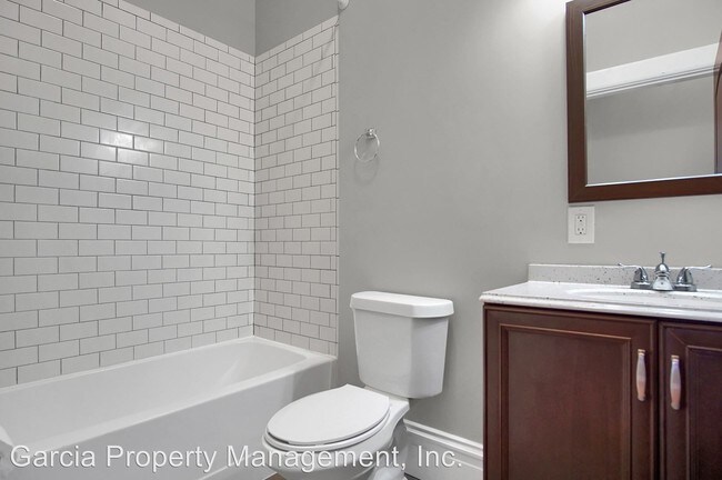 Building Photo - 900-902 Barton St