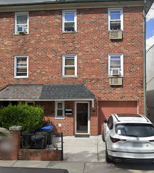 Building Photo - 7963 78th Ave