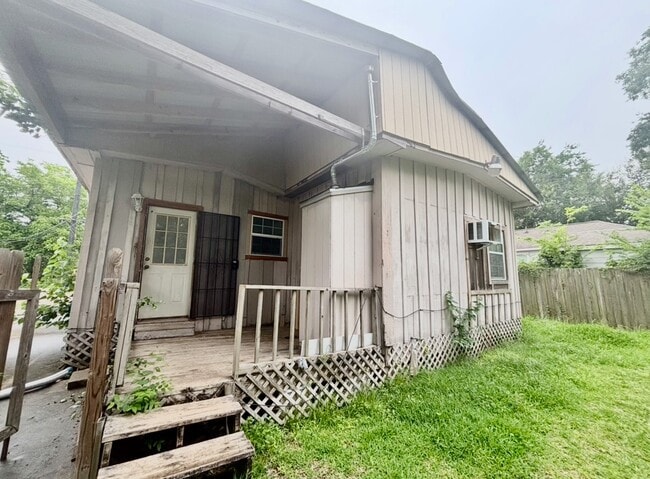 Building Photo - 6124 Goforth St