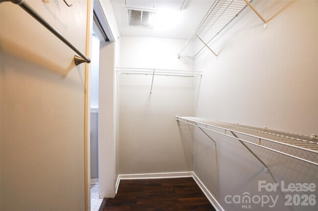 Building Photo - 2125 Southend Dr