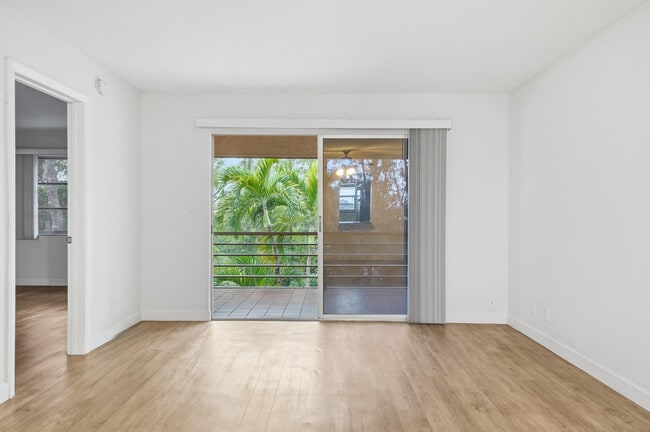 Building Photo - 1400 NE 57th St