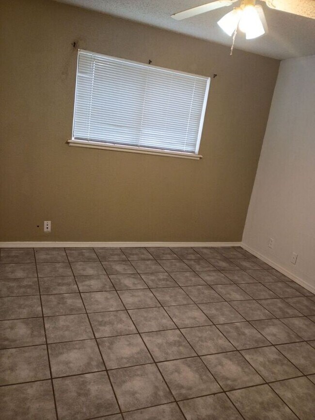 Building Photo - Get ready for Santa in your new home!