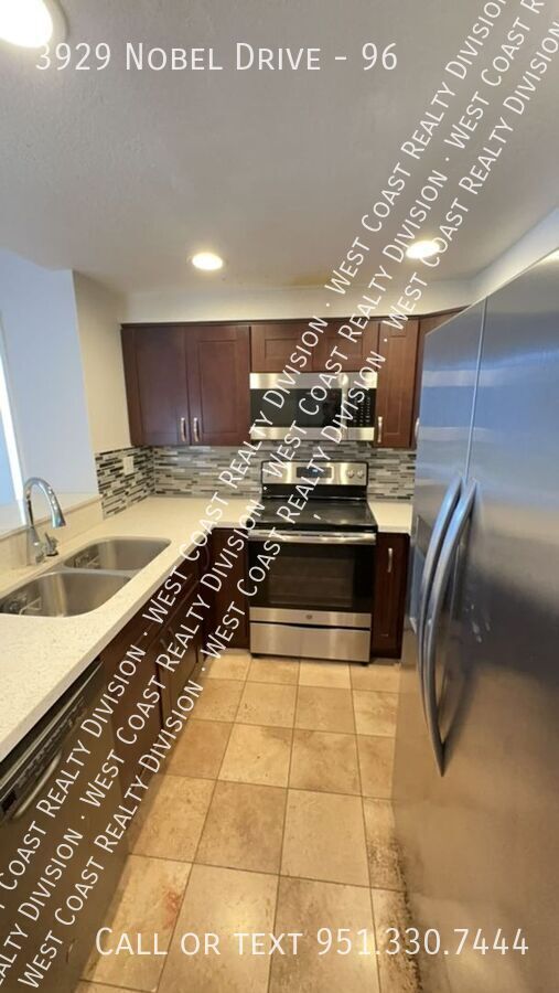 Building Photo - Gorgeous 2-bed/2-bath Condo in a Gated Com...