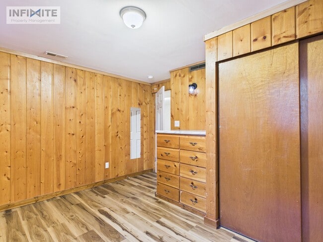 Building Photo - Spacious 4-Bedroom Apartment Just 4 Blocks from MSU!