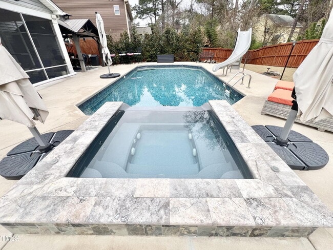 Building Photo - Unique opportunity -- with POOL!