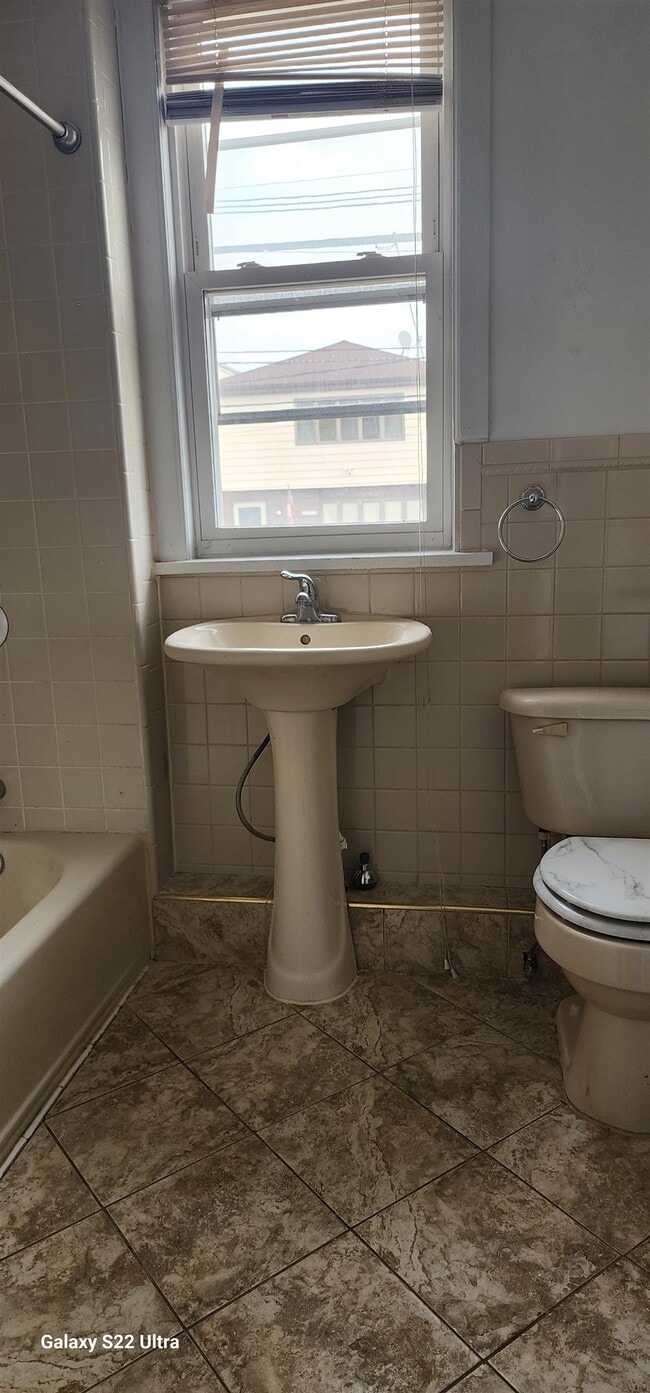 Building Photo - 44 E 4th St