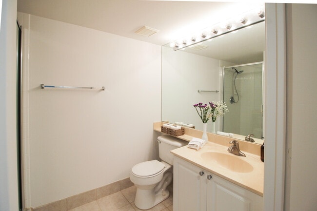 Building Photo - 1200 Crestwood Ct S