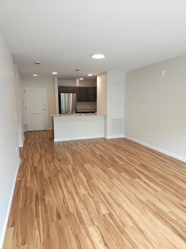 Building Photo - Village at Autumn Pond II:  One Bedroom plus Den with Balcony