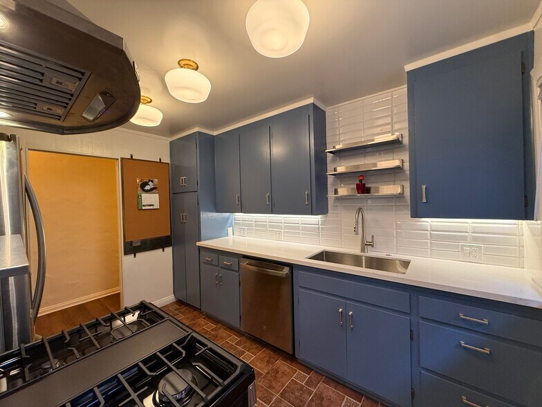 Building Photo - 840 Huntley Dr