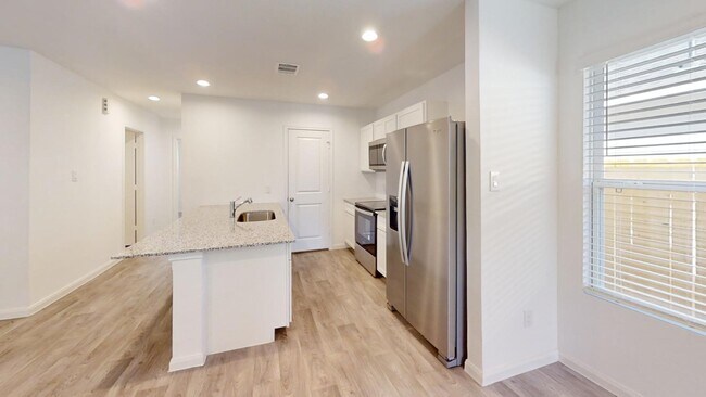 Building Photo - 16811 N Marie Vlg Dr