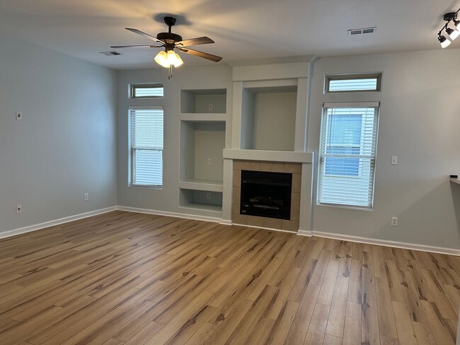 Building Photo - Beautiful 3 BR, 2 Bath House! Finished Garage, Fenced Backyard, Masterson Station Area