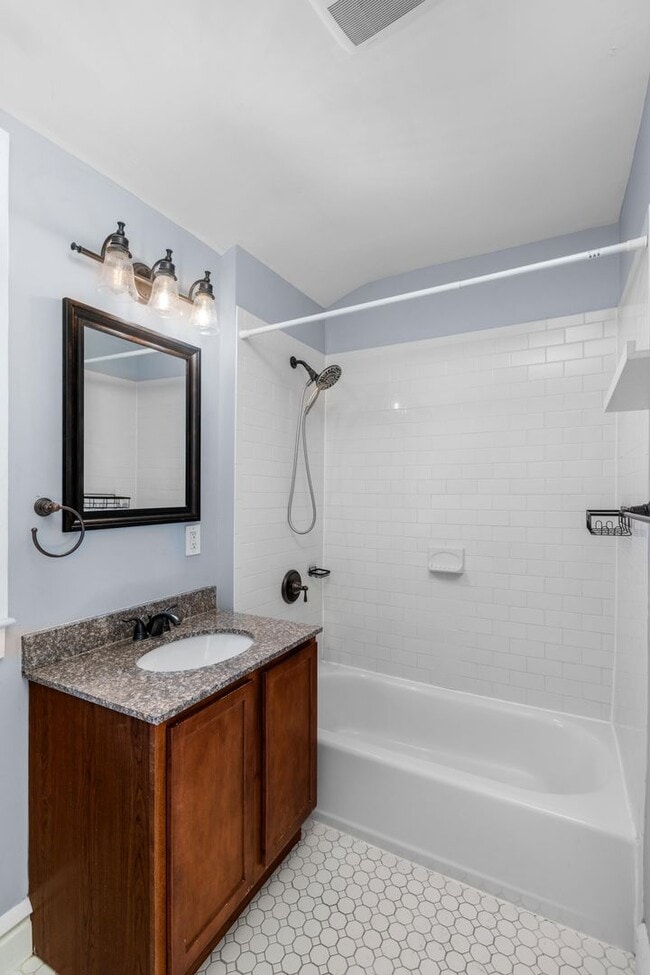Building Photo - Gardener's Dream! 3-Bedroom, 1.5-Bath Home, Steps away from Tower Grove Park