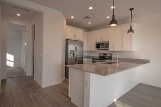 Building Photo - Brand New luxurious Model Home in Warner Meadows!