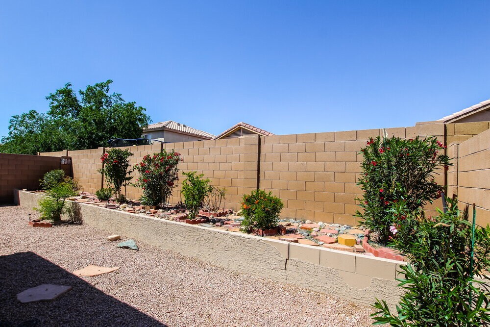 Building Photo - 12654 W Paradise Dr