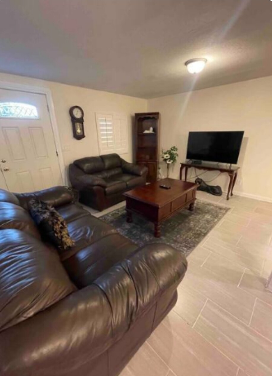 Building Photo - 73390 Broadmoor Dr
