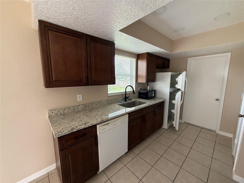 Building Photo - 133 Alderwood Dr