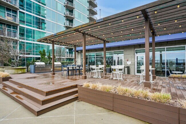 Building Photo - 943 Peachtree St NE