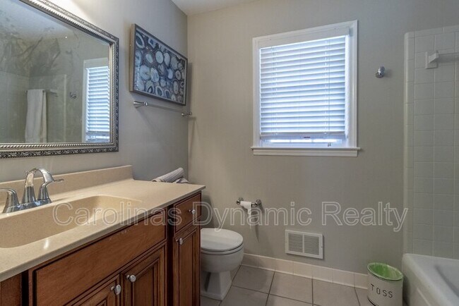 Building Photo - 6618 Castlegate Dr