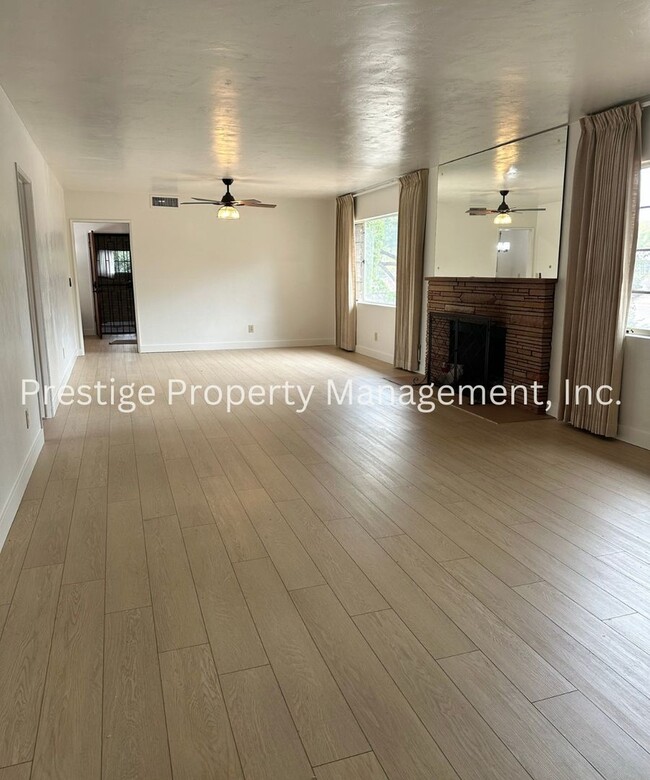 Building Photo - Spacious Central  3/2 Home w/ Split Floor ...