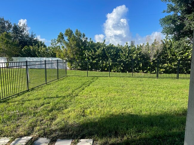 Building Photo - 1343 NE White Pine Terrace