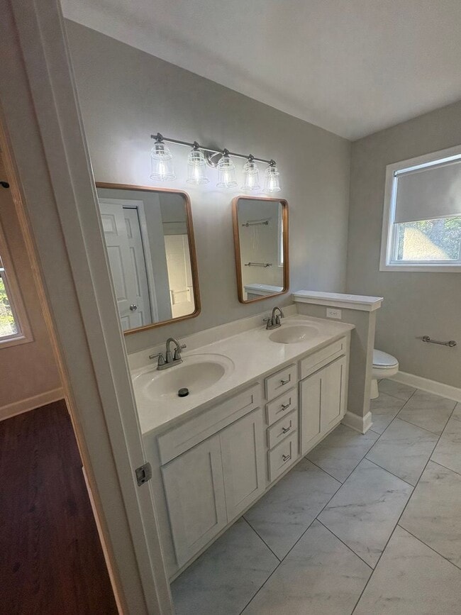 Building Photo - 1414 Ashburton Rd