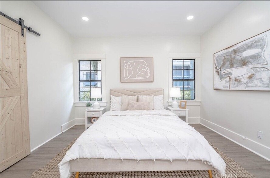 Building Photo - 1842 W 50th St