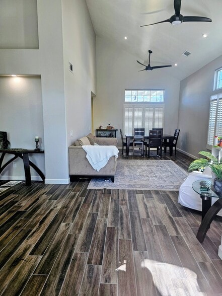 Building Photo - 42962 Cala Rosso