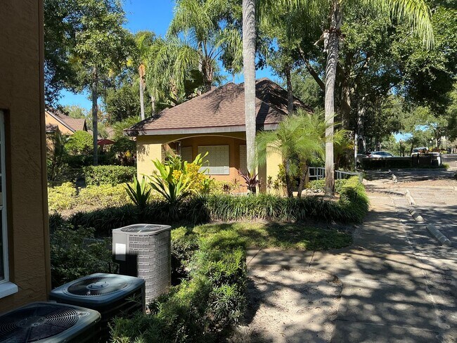 Building Photo - Spacious 2-Bedroom Loft Condo in Gated Azu...