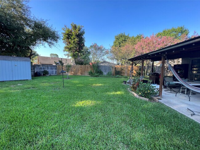 Building Photo - 13650 Cherrydown St