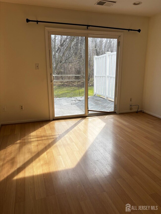 Building Photo - 111 Lloyd Ct