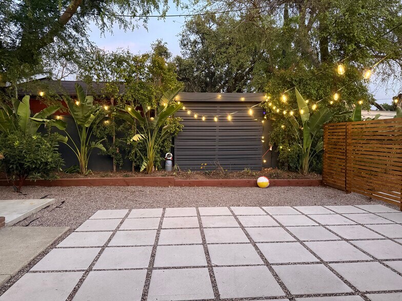 Building Photo - 2460 Glenrose Ave