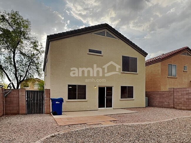 Building Photo - 443 S Sabrina