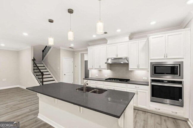 Building Photo - 520 Cresentry Brook